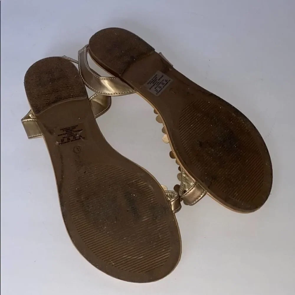Olivia Miller Gold Flower Tan Sandals 8